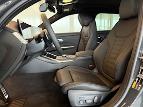 Vehicle image BMW 330e xDrive SAG Touring