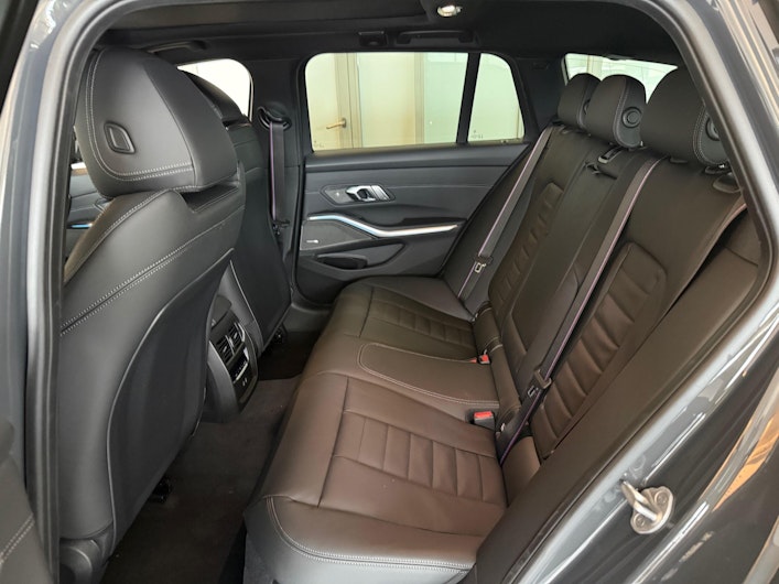 Vehicle image BMW 3 SERIES