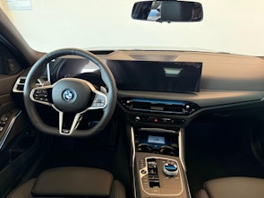 Vehicle image BMW 330e xDrive SAG Touring
