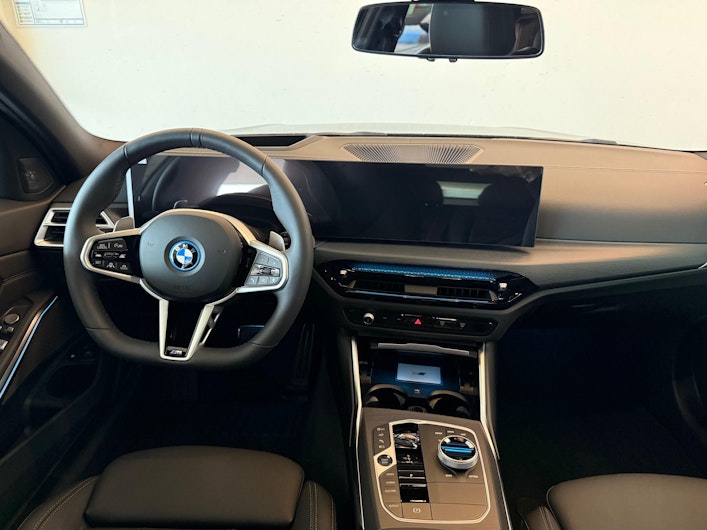 Vehicle image BMW 3 SERIES