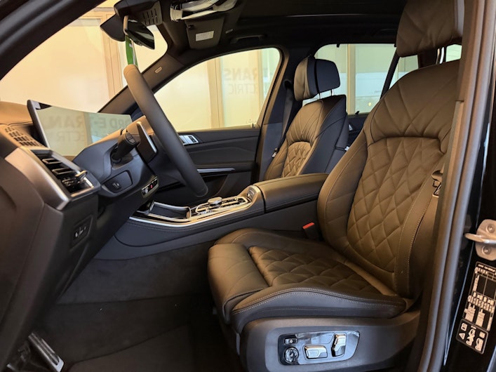 Vehicle image BMW X5