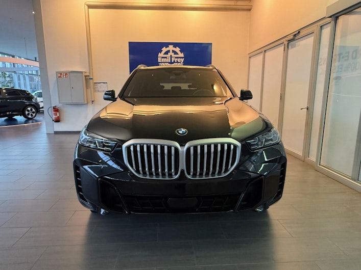 Vehicle image BMW X5
