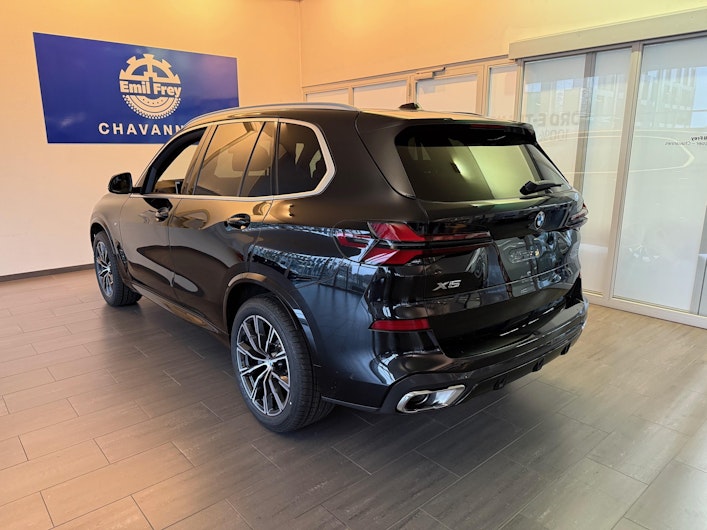 Vehicle image BMW X5