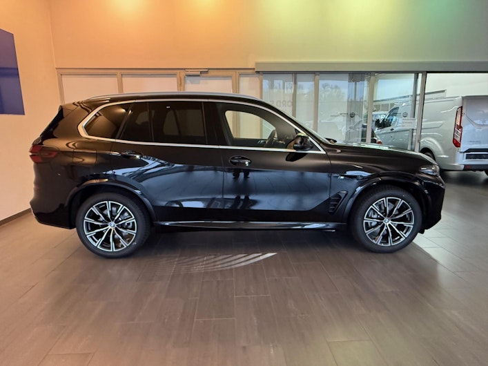 Vehicle image BMW X5