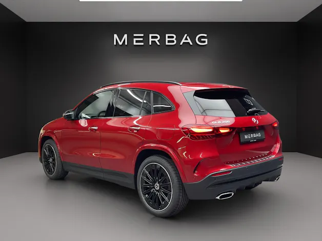 Mercedes-Benz GLA 200 7G-DCT Night Star