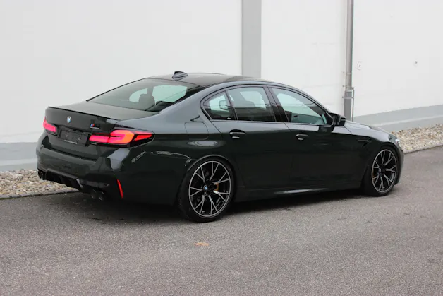 BMW M5 xDrive Competition INDIVIDUAL *brewster green*