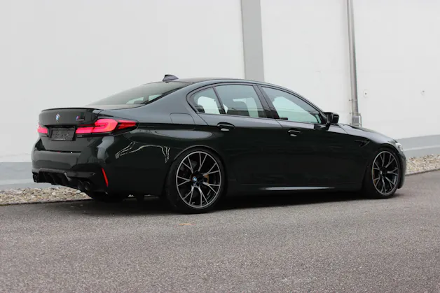 BMW M5 xDrive Competition INDIVIDUAL *brewster green*