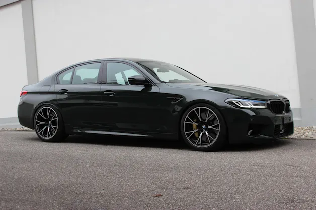 BMW M5 xDrive Competition INDIVIDUAL *brewster green*