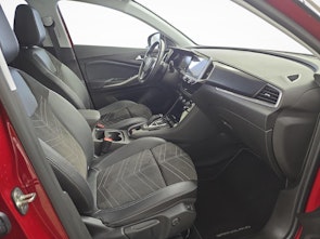 Vehicle image OPEL Grandland 1.2 T Elegance / ab 3,99% Leasing bei Abschluss einer Protect Autoversicherung