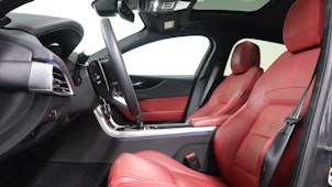 Vehicle image JAGUAR XE 2.0 T 300 Sport AWD