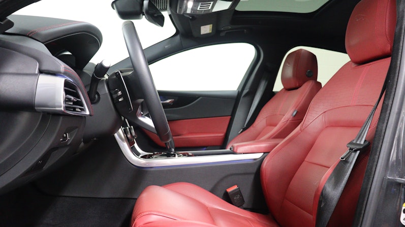 Vehicle image JAGUAR XE