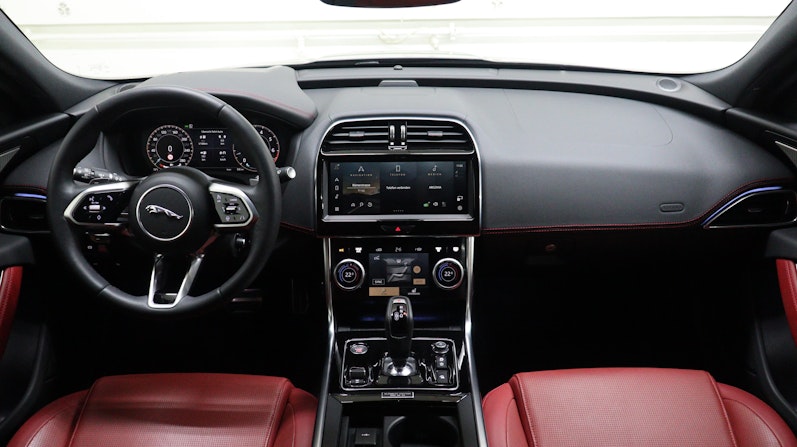 Vehicle image JAGUAR XE