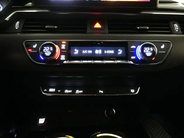 Audi RS4 Avant 25 year edition quattro