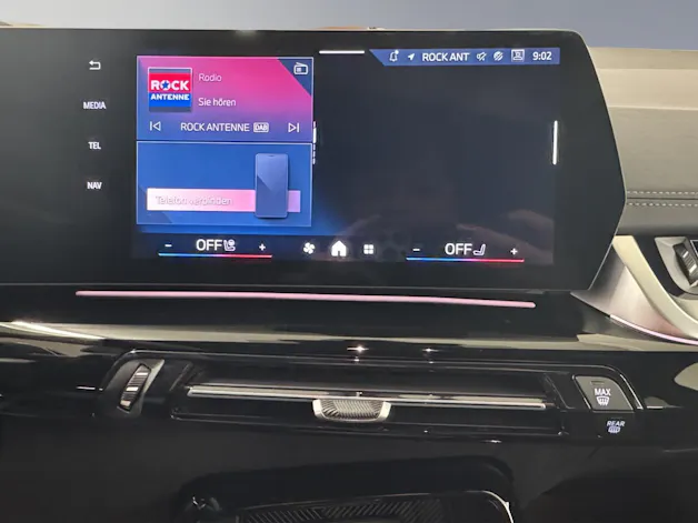 BMW 230e xDrive paddles Active Tourer