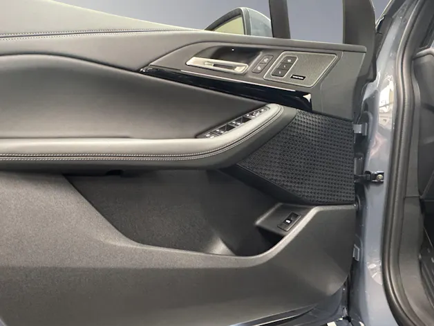 BMW 230e xDrive paddles Active Tourer