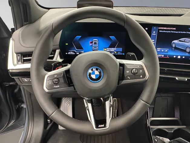 BMW 230e xDrive paddles Active Tourer