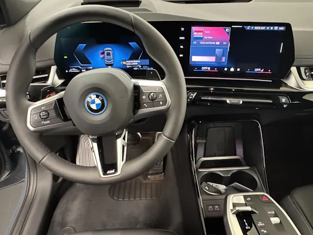 BMW 230e xDrive paddles Active Tourer