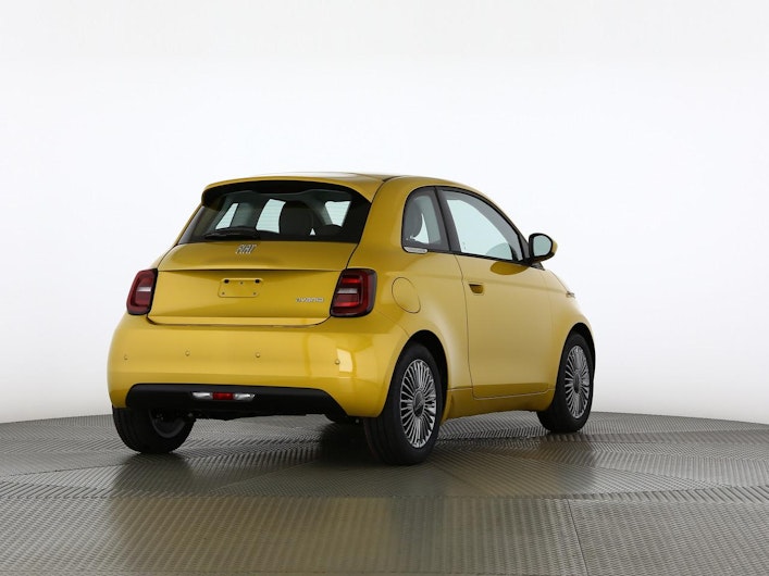 Vehicle image FIAT 500