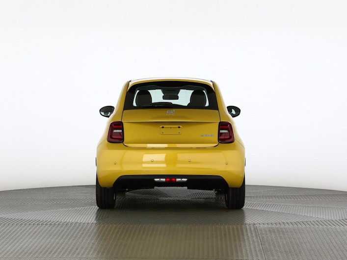 Vehicle image FIAT 500
