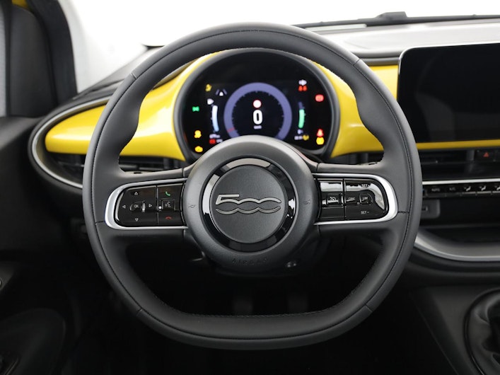 Vehicle image FIAT 500