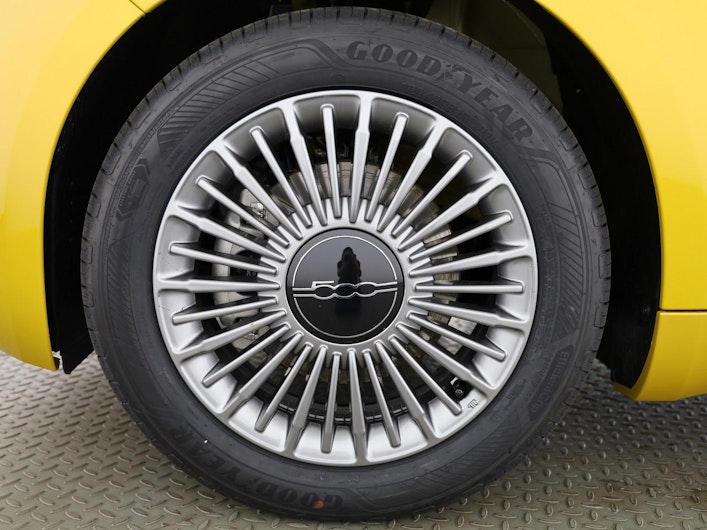 Vehicle image FIAT 500