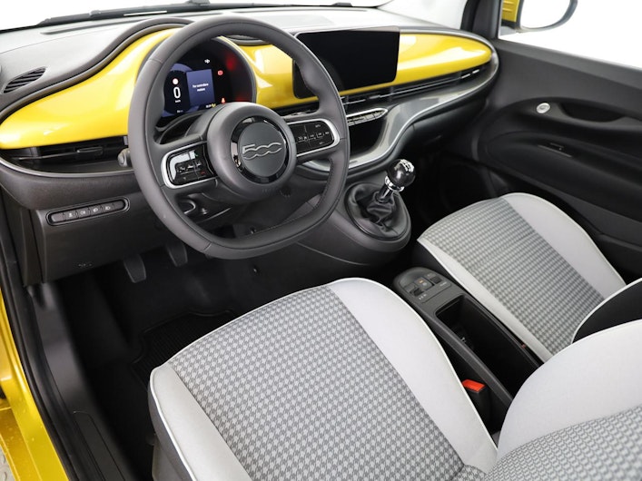 Vehicle image FIAT 500