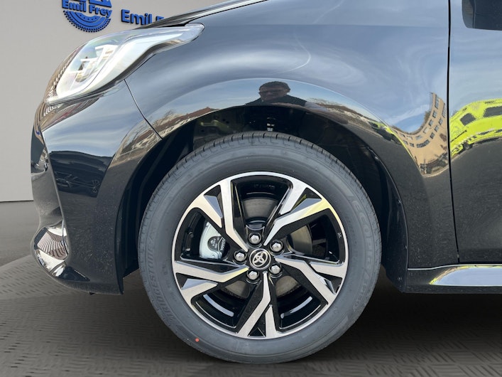 Vehicle image TOYOTA YARIS