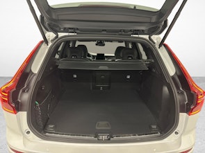 Vehicle image VOLVO XC60 2.0 T6 TE Black Edition eAWD