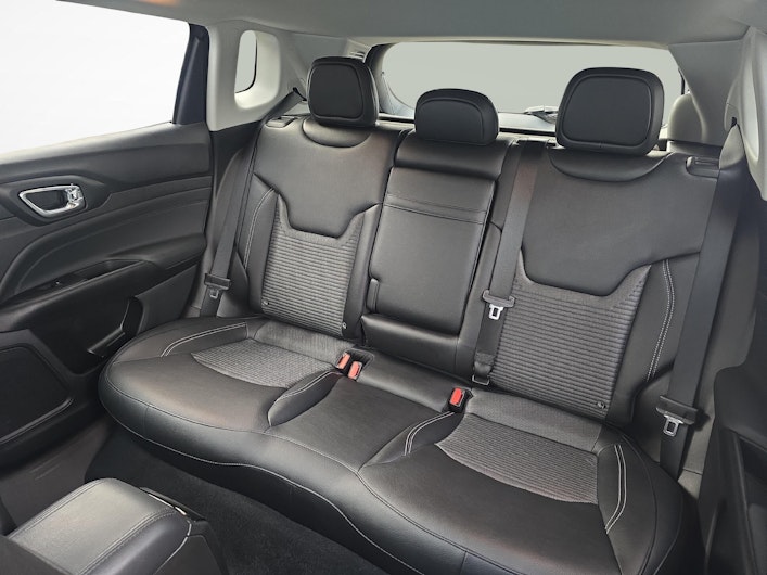 Vehicle image JEEP COMPASS