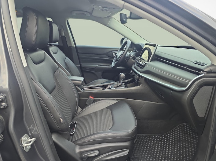 Vehicle image JEEP COMPASS