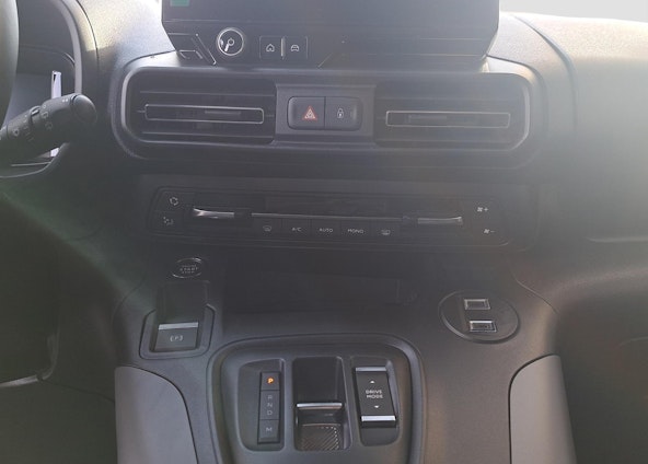 Vehicle image 12 Vehicle image 12