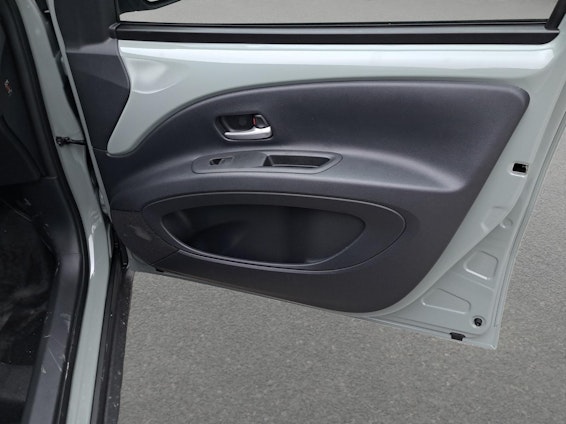 Vehicle image 17 Vehicle image 17