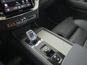 Volvo XC90 2.0 B5 MH Plus Bright AWD / Jetzt mit attraktivem 1.9% Leasing!