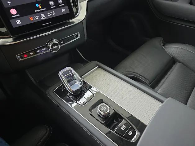 Volvo XC90 2.0 B5 MH Plus Bright AWD / Jetzt mit attraktivem 1.9% Leasing!
