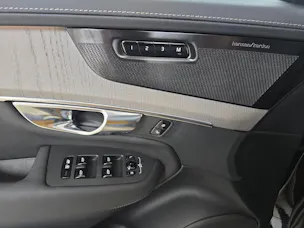 Volvo XC90 2.0 B5 MH Plus Bright AWD / Jetzt mit attraktivem 1.9% Leasing!