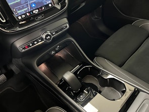 Fahrzeugbild VOLVO C40 E80 Plus AWD / ab 3,99% Leasing bei Abschluss einer Protect Autoversicherung