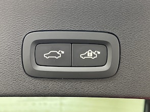 Fahrzeugbild VOLVO C40 E80 Plus AWD / ab 3,99% Leasing bei Abschluss einer Protect Autoversicherung