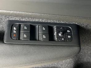 Fahrzeugbild VOLVO C40 E80 Plus AWD / ab 3,99% Leasing bei Abschluss einer Protect Autoversicherung