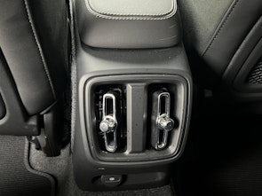 Fahrzeugbild VOLVO C40 E80 Plus AWD / ab 3,99% Leasing bei Abschluss einer Protect Autoversicherung