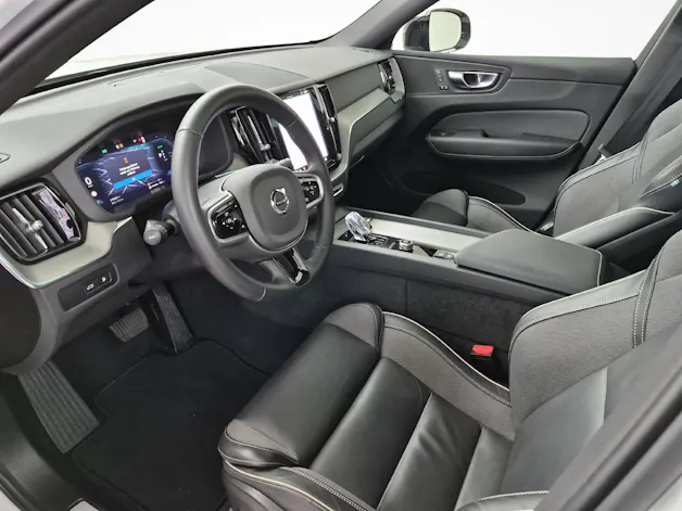 Volvo XC60 2.0 T6 TE Plus Dark eAWD / Jetzt mit attraktivem 1.9% Leasing!