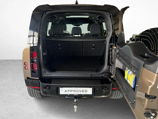 Land Rover Defender 110 3.0 D I6 250 X-Dynamic SE