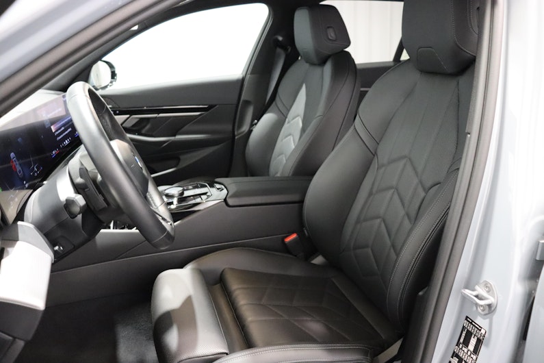 Vehicle image BMW 5 SERIES