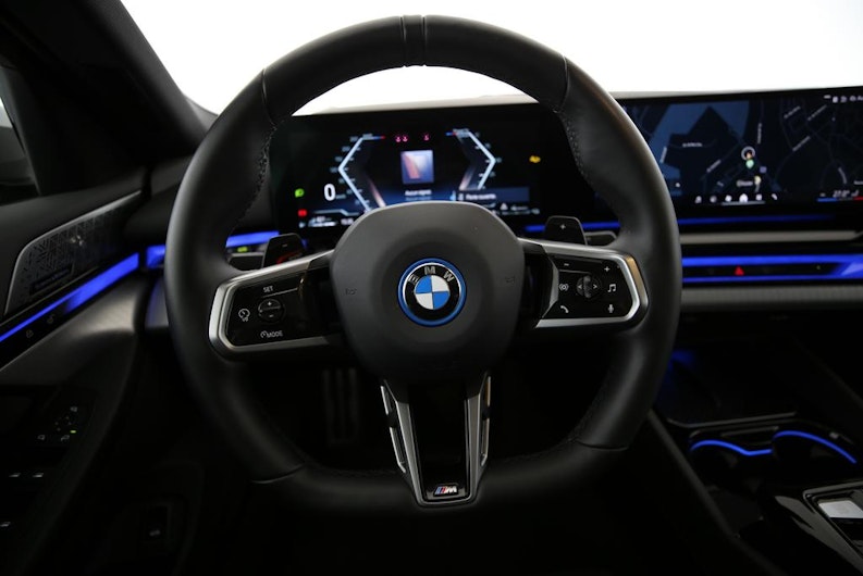 Vehicle image BMW 5 SERIES