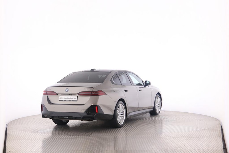 Vehicle image BMW 5 SERIES