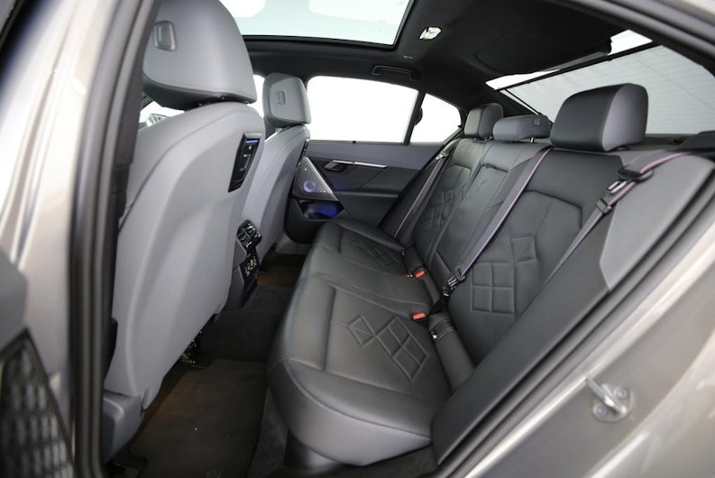 Vehicle image BMW 5 SERIES