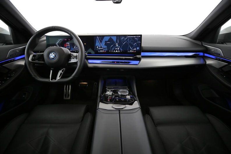 Vehicle image BMW 5 SERIES