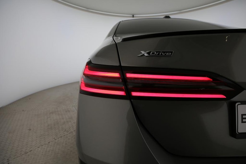 Vehicle image BMW 5 SERIES