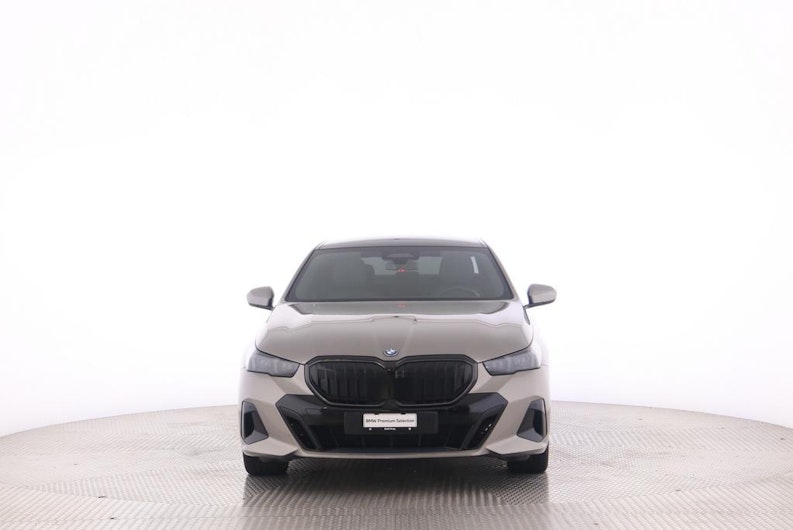 Vehicle image BMW 5 SERIES