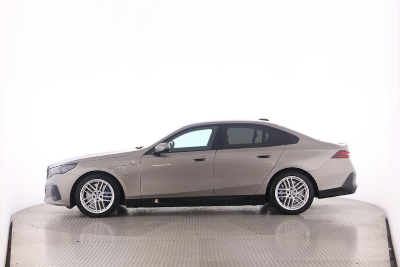 Vehicle image BMW 5 SERIES