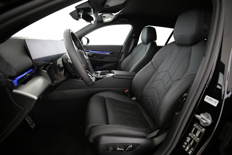 Vehicle image BMW 5 SERIES